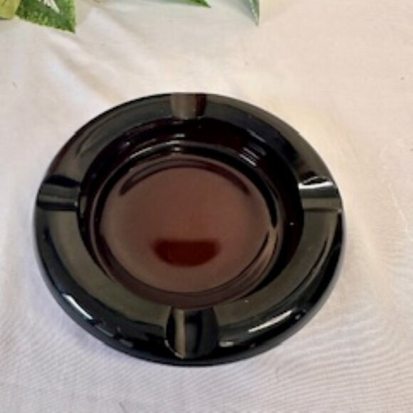 Vintage‎ Amber Glass Ashtray – Mid-Century Modern Smoky Round Design - Picture 2 of 3